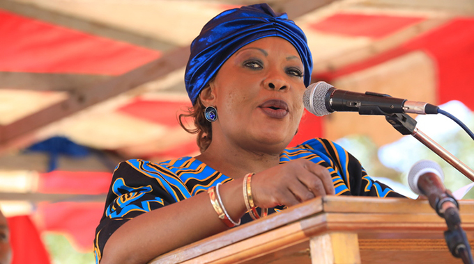 First Lady vobatsira vanoshaya | Kwayedza